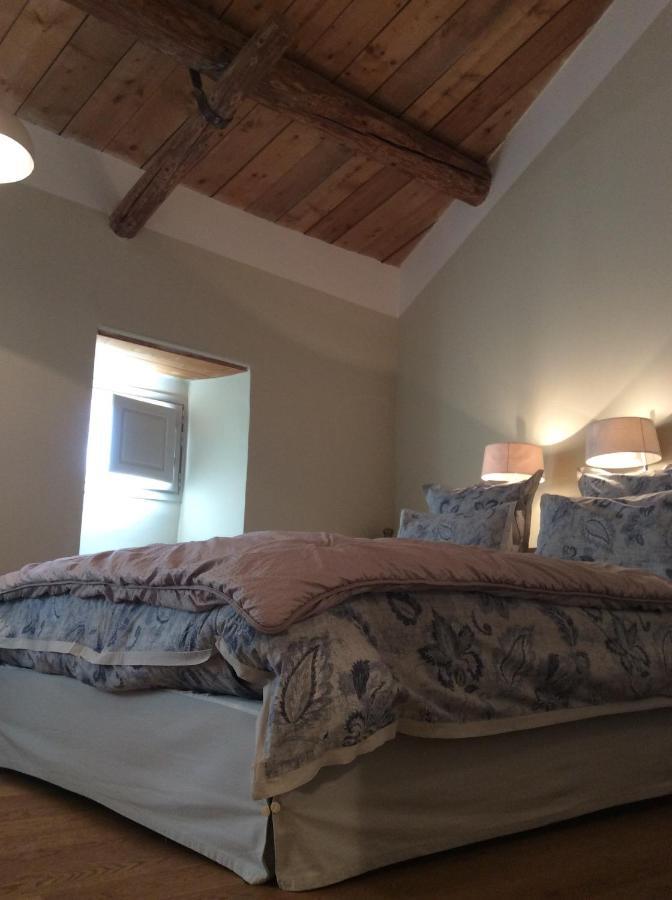 Le Moulin Des Pinchinats Bed & Breakfast Aix-en-Provence Ngoại thất bức ảnh